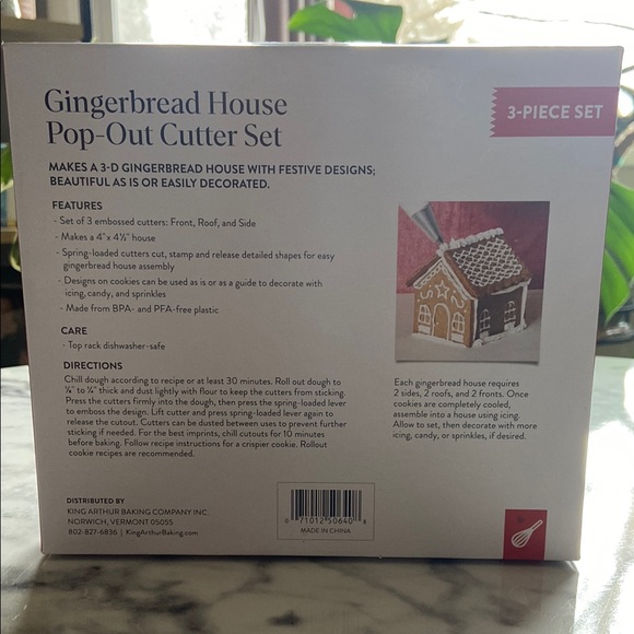 Gingerbread House Pop-Out Cutter Set - Red - Picture 2 of 3